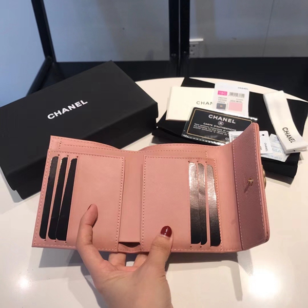 シャネル財布着用イメージ